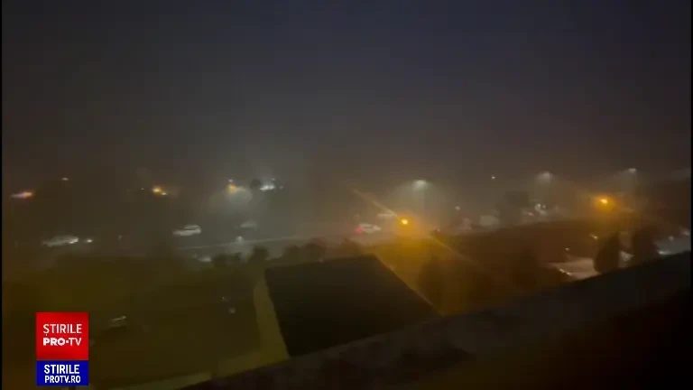 Furtunile au făcut prăpăd în Galați și Bistrița. Un șofer a scăpat doar cu zgârieturi după ce a fost surprins de viitură