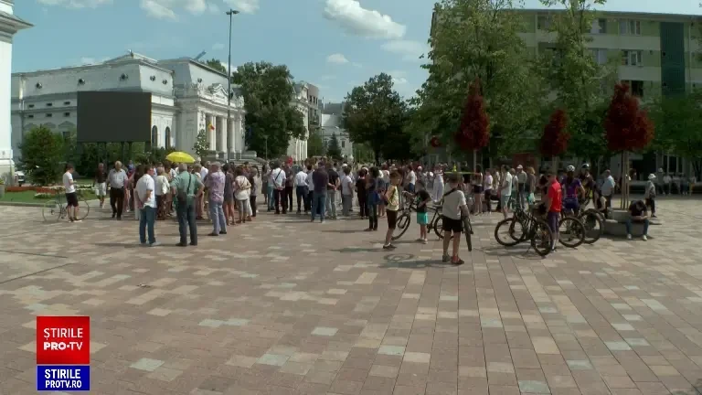 Protest la Primăria din Pitești. Localnicii se tem că pădurea Trivale va fi rasă de pe fața Pământului de samsarii imobiliari