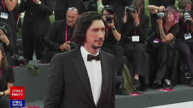 Festivalul de la Veneția. Dezvăluiri despre filmul ”Ferrari”. Adam Driver: „Nu m-au lăsat să conduc mașinile”