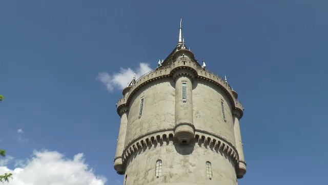 Un bărbat a vrut să viziteze un muzeu din Drobeta-Turnu Severin, dar a murit după ce a căzut în gol de pe clădire