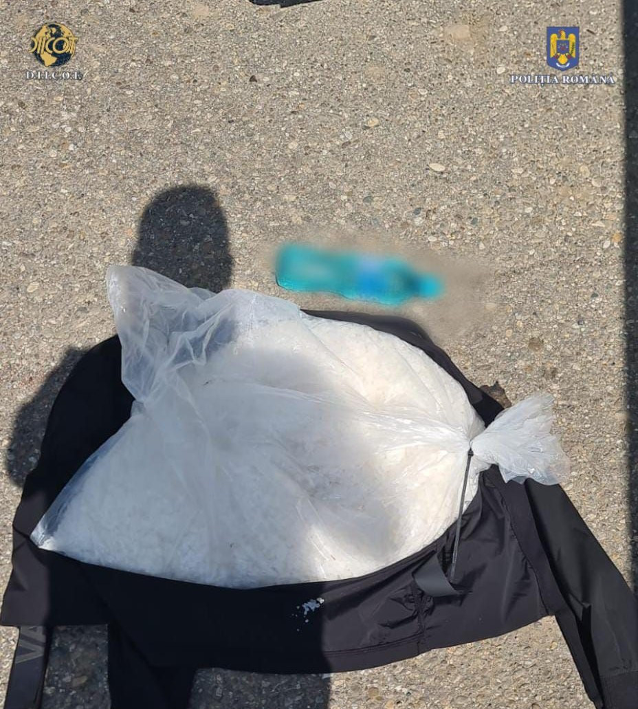 Captură record de droguri la Galați. 30 de kilograme de ”Cristal” în valoare de 600.000 de euro