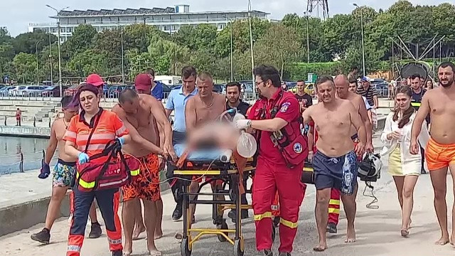 Un turist din Republica Moldova, venit în Mangalia, a ignorat steagul roșu. A fost scos din apă inconștient