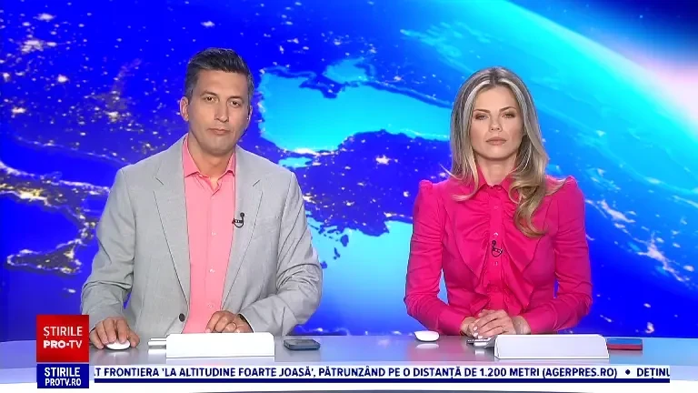 Momentul în care o mașină se izbește violent de două autobuze staționate, în Sibiu. Greșeala flagrantă comisă de șofer