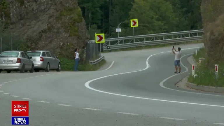 În ultima perioadă, 5 tineri turiști au fost uciși de mașini în timp ce mergeau pe marginea drumului. De ce nu sunt trotuare