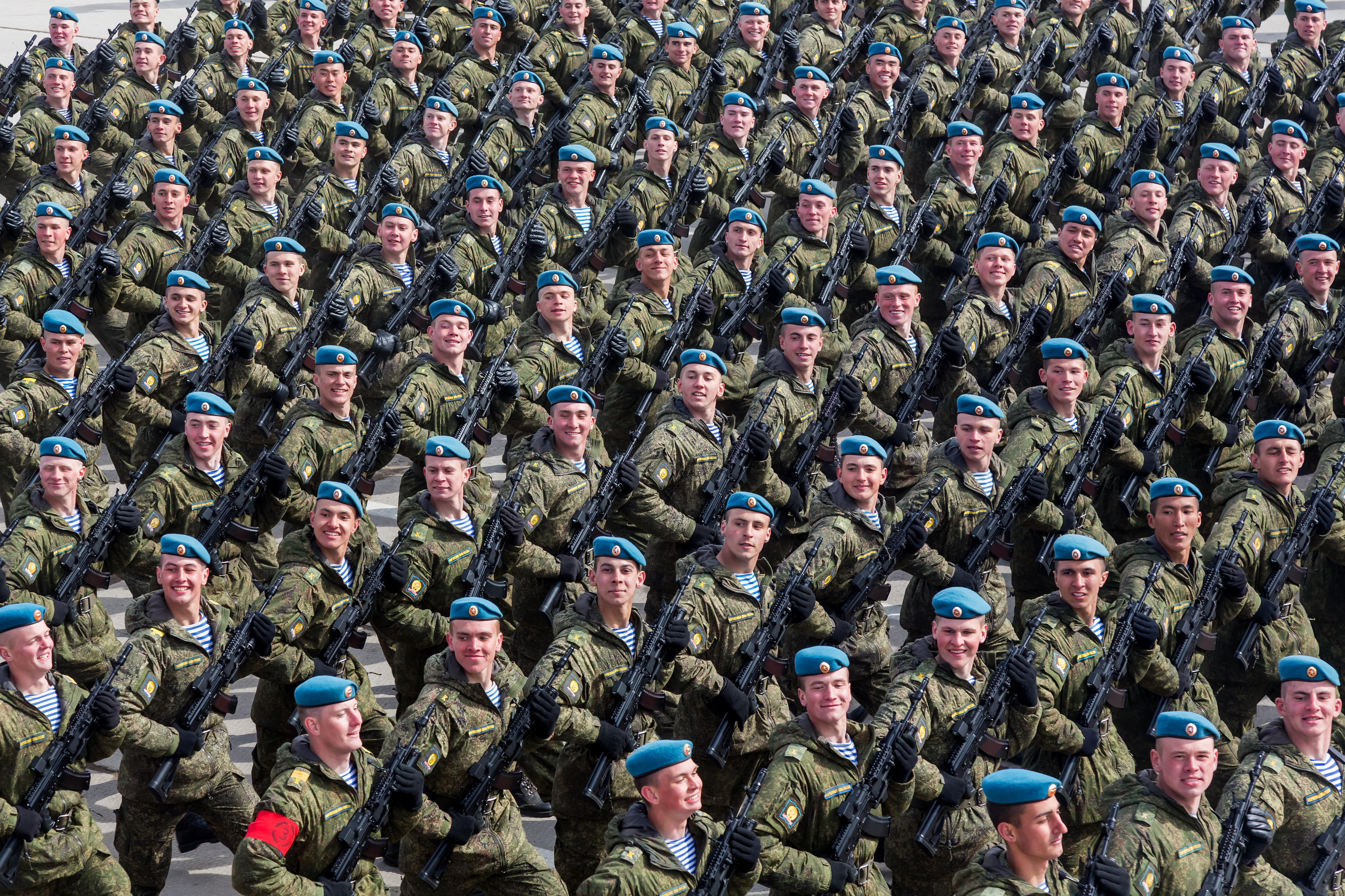 Rusia vrea să devină un stat militar, cu o armată de 7 milioane de soldați. Câți oameni s-au înrolat anul acesta