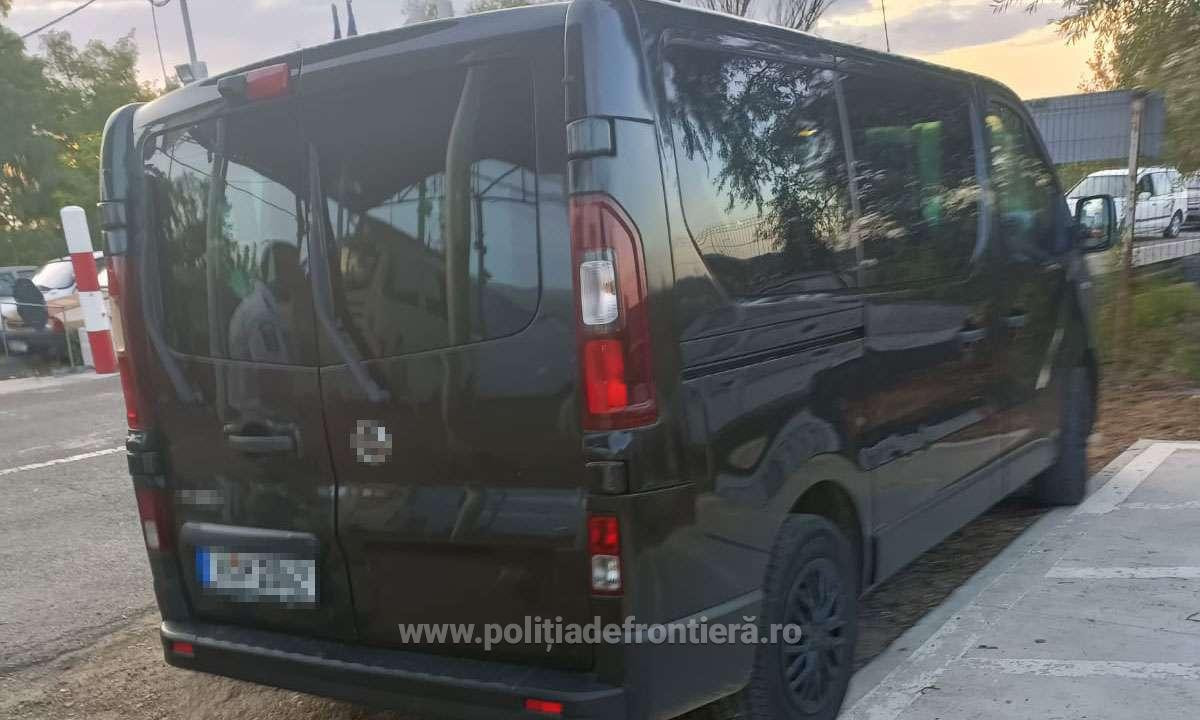 Un șofer care voia să iasă din țară a fost oprit de polițiști în urma unui control. Ce au descoperit oamenii legii. FOTO