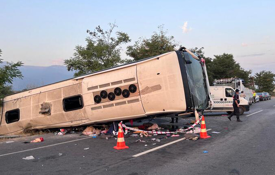 Tragedie după petrecere. Șase nuntași au murit într-un accident. Alți 43 au fost răniți | FOTO
