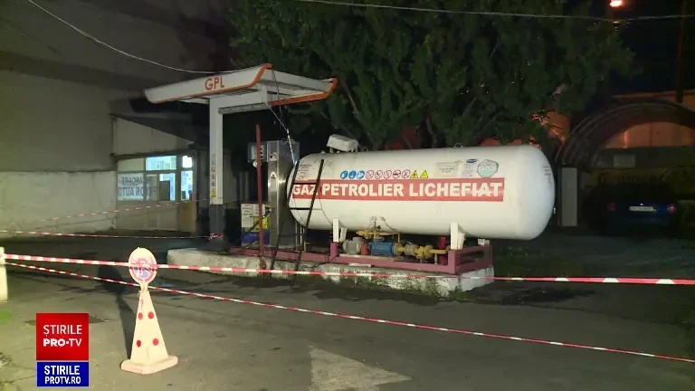 Filmul intervenției pompierilor la stația GPL din București, la care s-au constatat scăpări de gaz