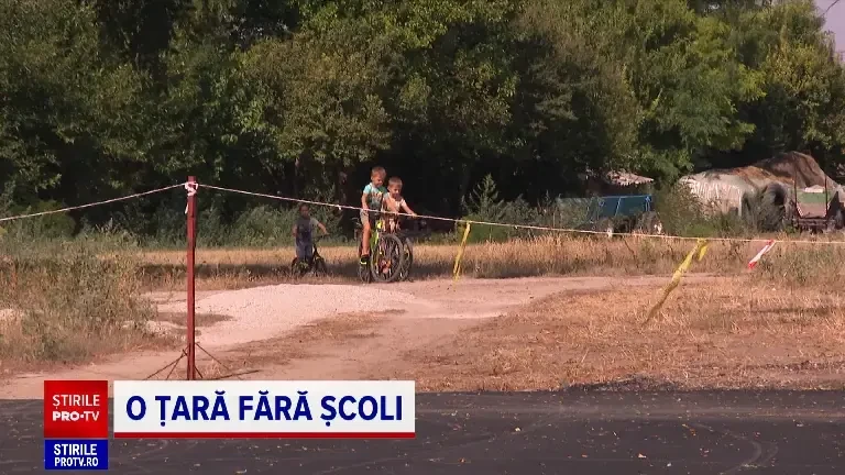 România este țara școlii fără școală. Tot ce ține de sistemul de educație se află în coada listei de priorități