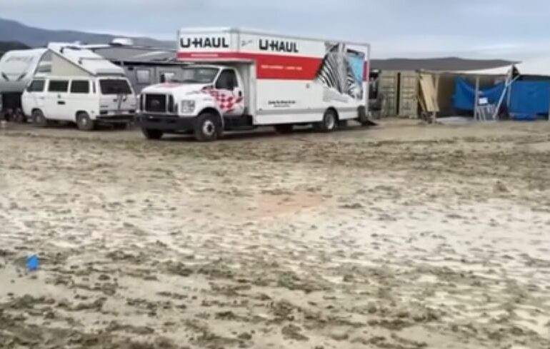 Chris Rock și DJ Diplo au mers kilometri întregi și au făcut autostopul, pentru a scăpa din mlaștina din Nevada