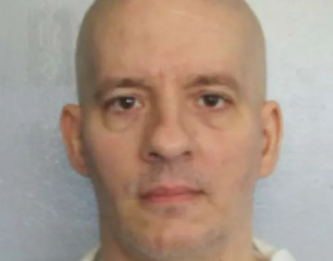 Un bărbat condamnat la moarte pentru că și-a ucis copilul a fost găsit mort în celula din închisoare