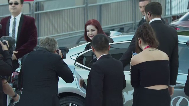 Priscilla Presley, mesaj emoținoant la 47 de ani de la moartea lui Elvis. „Nu trece o zi fără să mă gândesc la tine”