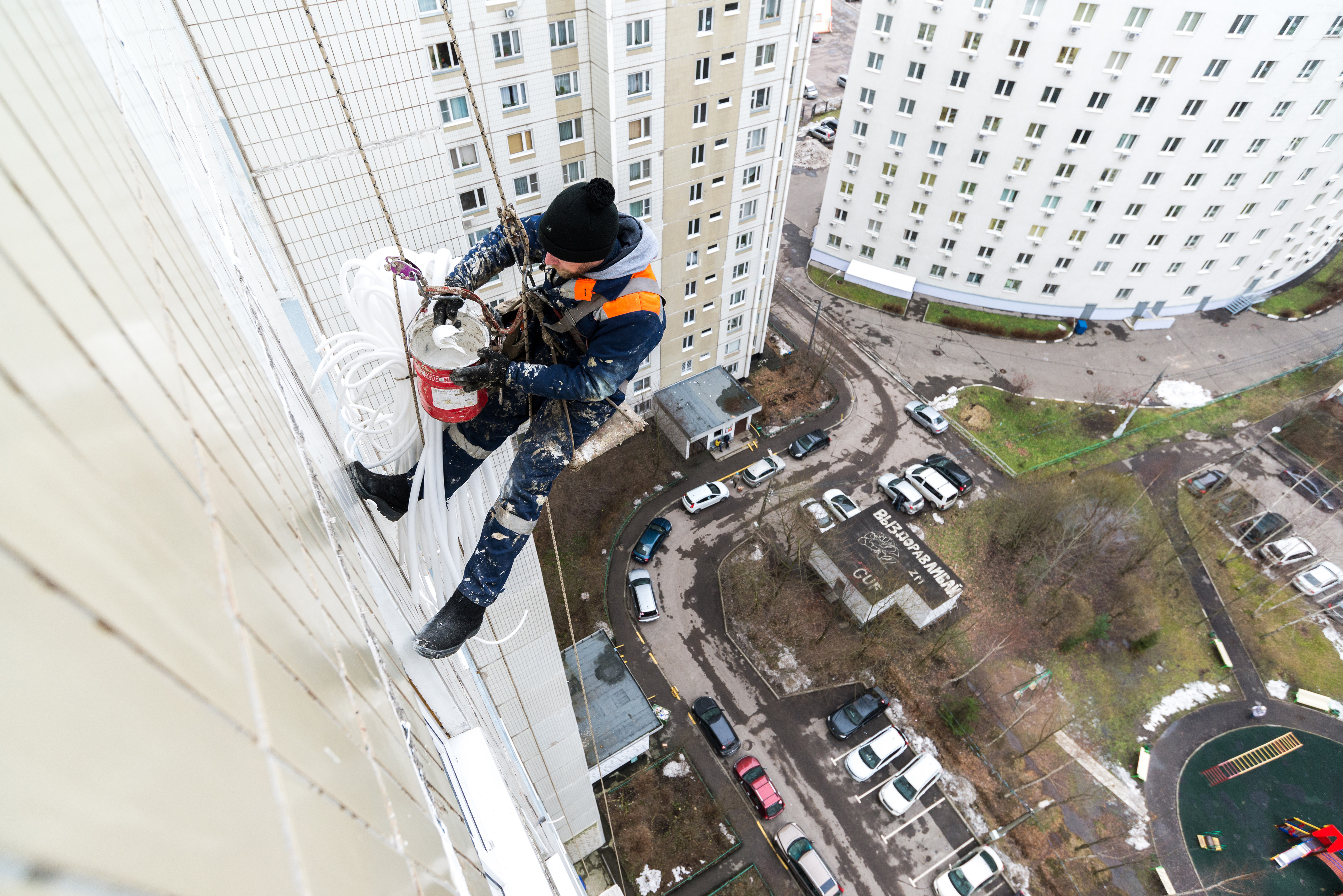 O bătrână din Galați a tras de corzile unui alpinist utilitar în mod intenționat. Ce motiv se ascundea în spatele gestului