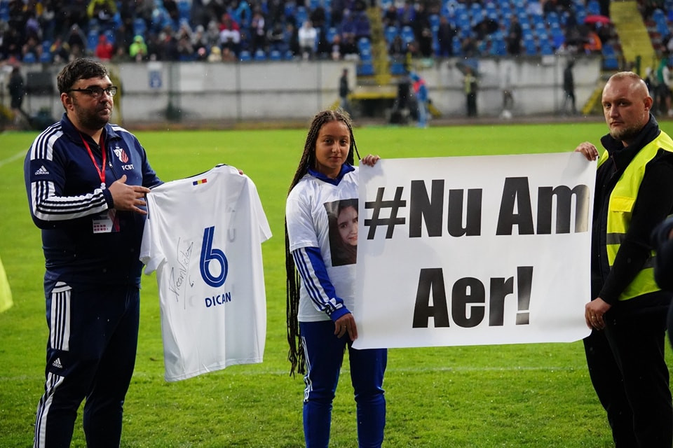 Tricoul fotbalistului Victor Dican, scos la licitaţie pentru a ajuta familia Alexandrei Ivanov