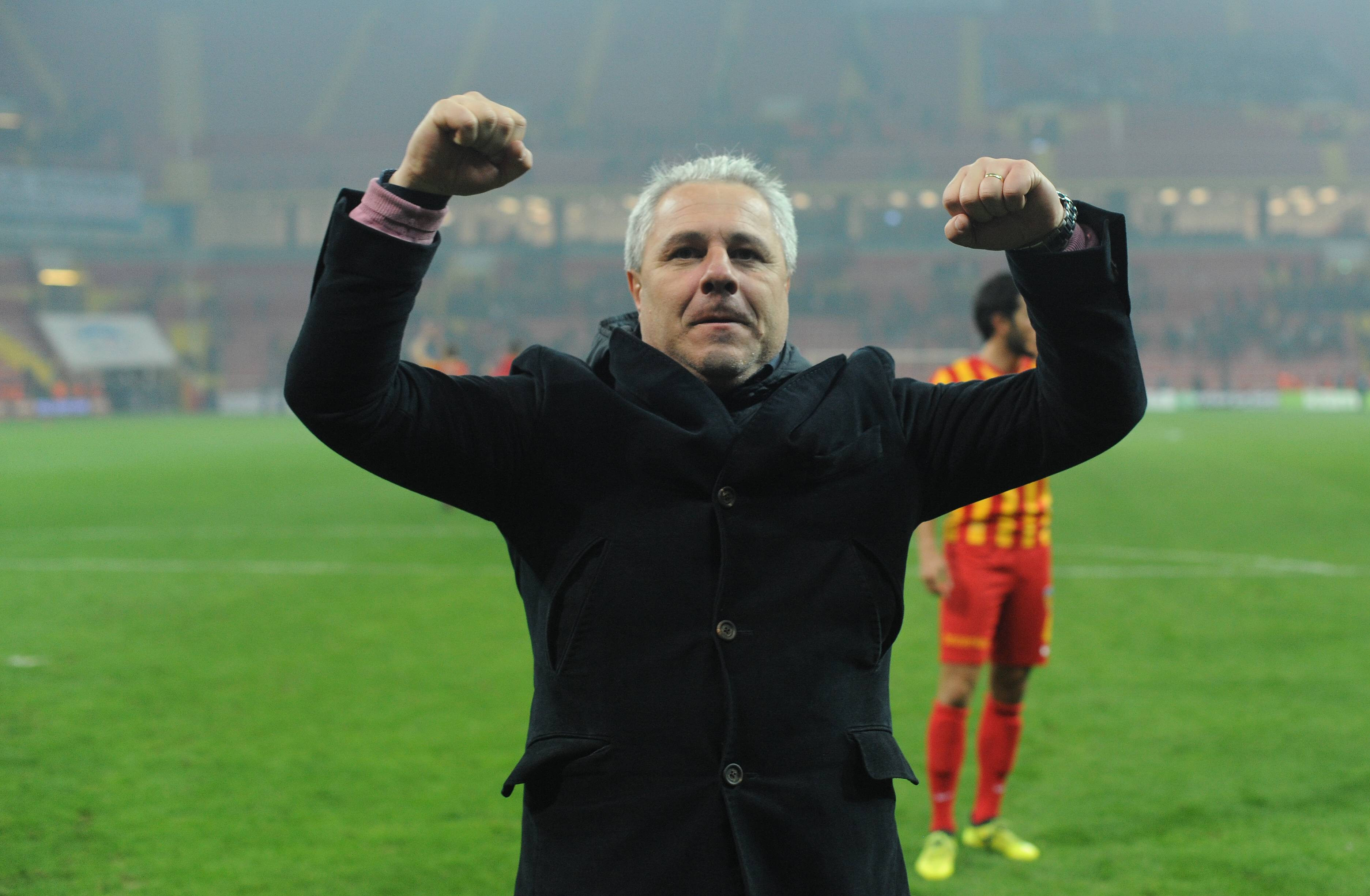 Marius Șumudică: „E una dintre cele mai frumoase zile din cariera mea pentru că ajung la clubul pe care îl iubesc”