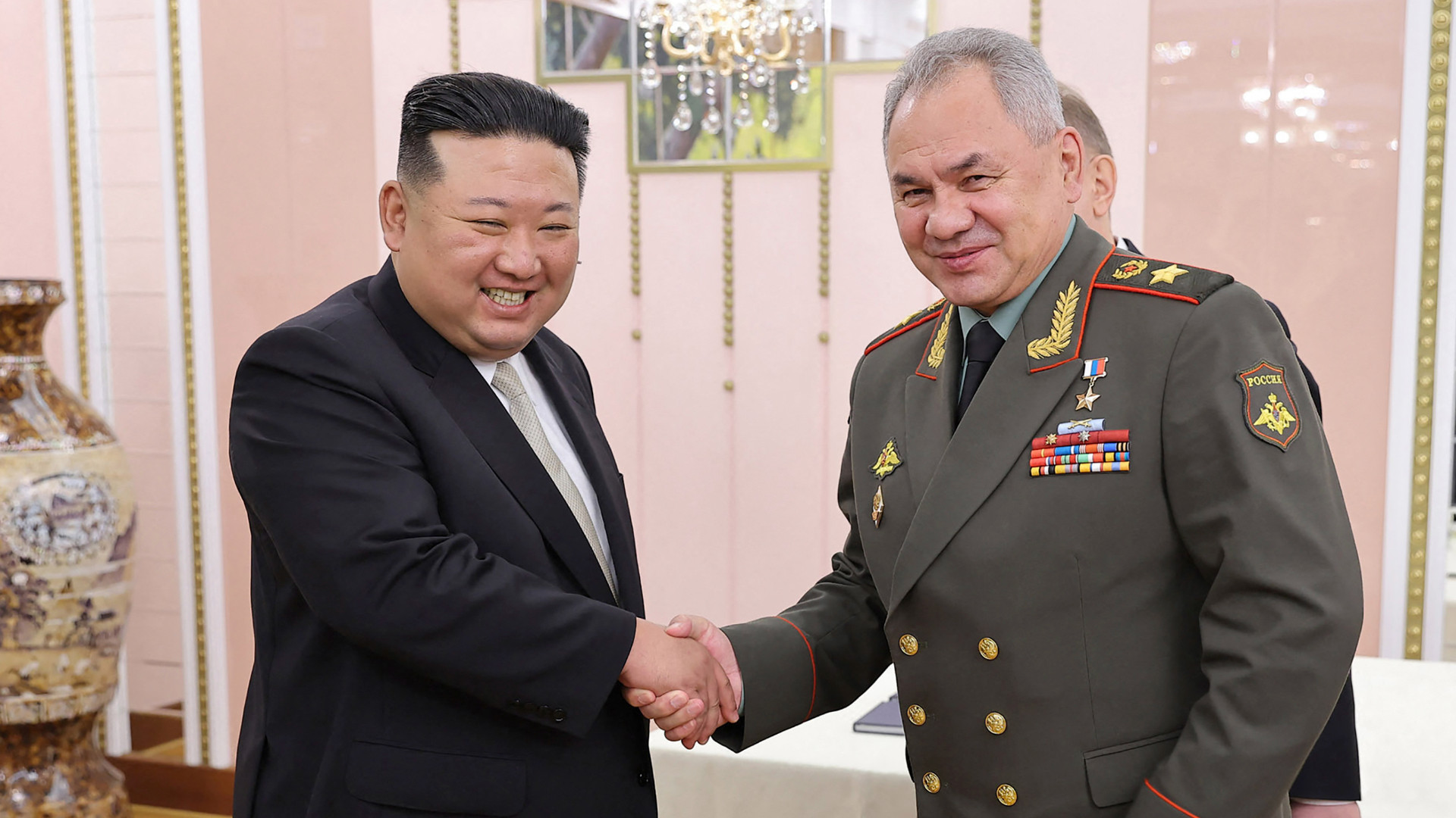 „Trocul” dintre Coreea de Nord și Rusia calcă în picioare sancțiunile ONU. Phenian și Moscova, înțelegere letală