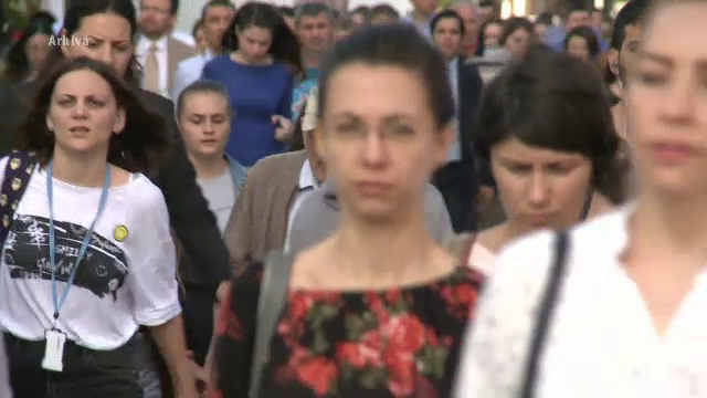 „E un fenomen trist”. De ce tinerii români se mută atât de târziu din locuința părinților