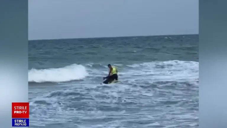 Tornadă la 40 de kilometri de litoralul românesc. Salvamar: „Este alertă”. Pe toate plajele este arborat steagul roșu