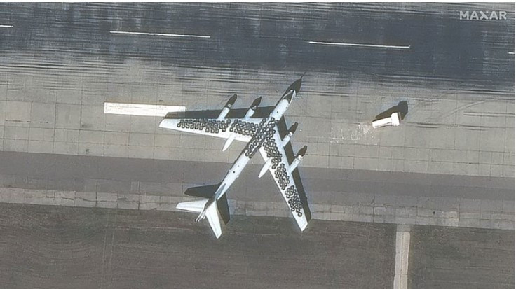 Motivul incredibil pentru care rușii își acoperă avioanele de luptă cu anvelope de mașini