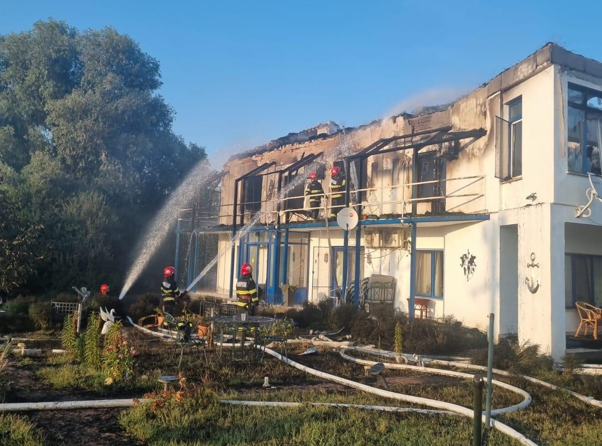 Vila din Delta Dunării a lui Miron Mitrea, incendiată într-o reglare de conturi. Ce s-a întâmplat GALERIE FOTO