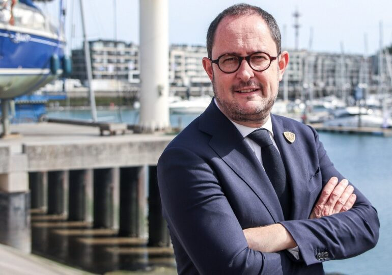 Scandalul "Pipigate": Invitații de la aniversarea ministrului Justiției au urinat pe o mașină de poliție