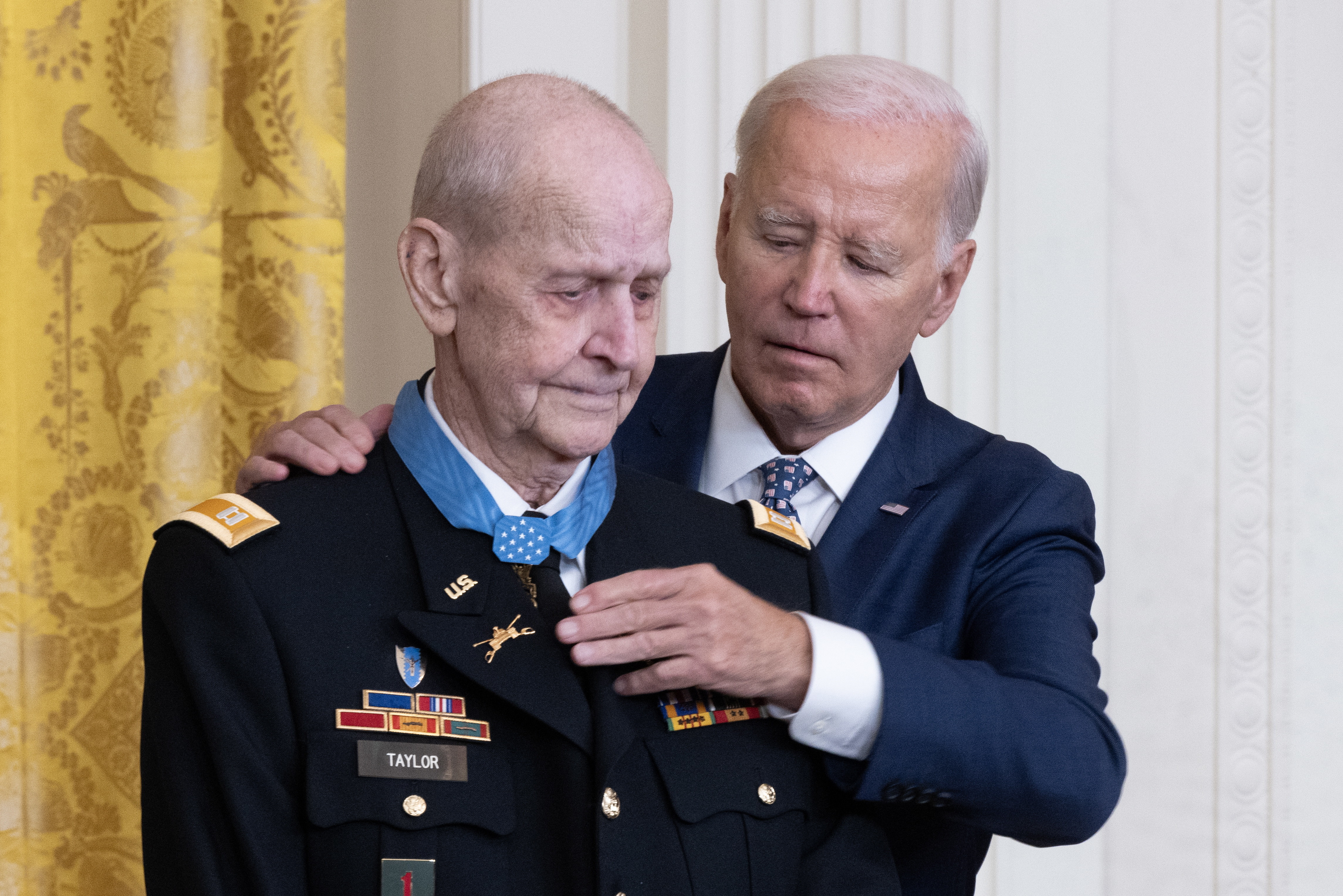 Joe Biden a acordat cea mai înaltă medalie militară a SUA unui pilot din Războiul din Vietnam care nu a respectat un ordin