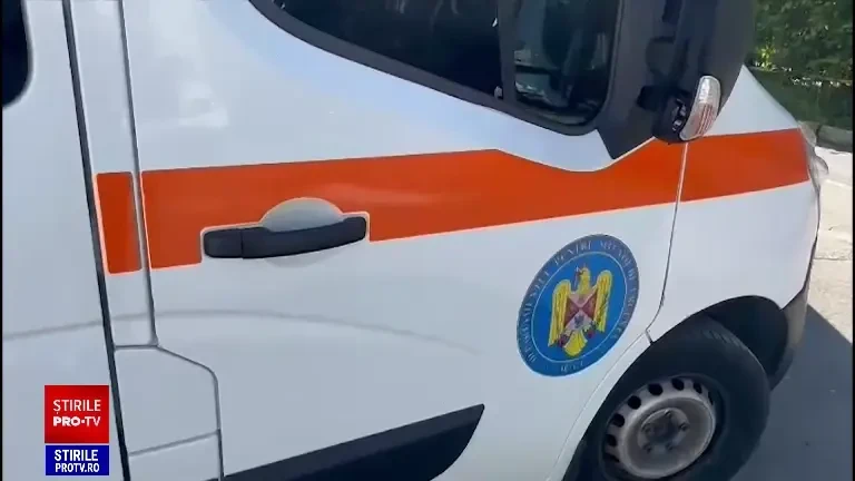 Un bărbat din Brașov a sunat la 112 și i-a luat la bătaie pe cei care au venit să îl salveze. A spart o sticlă și a fugărit