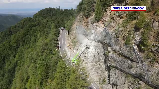 Lucrări pe Transfăgărășan. Se montează plase de protecție pe stânci în zonele periculoase