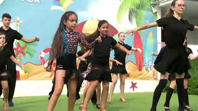 Peste 50.000 de copii și-au petrecut o săptămână din vacanță la mare. Câți bani au plătit părinții pentru taberele școlare