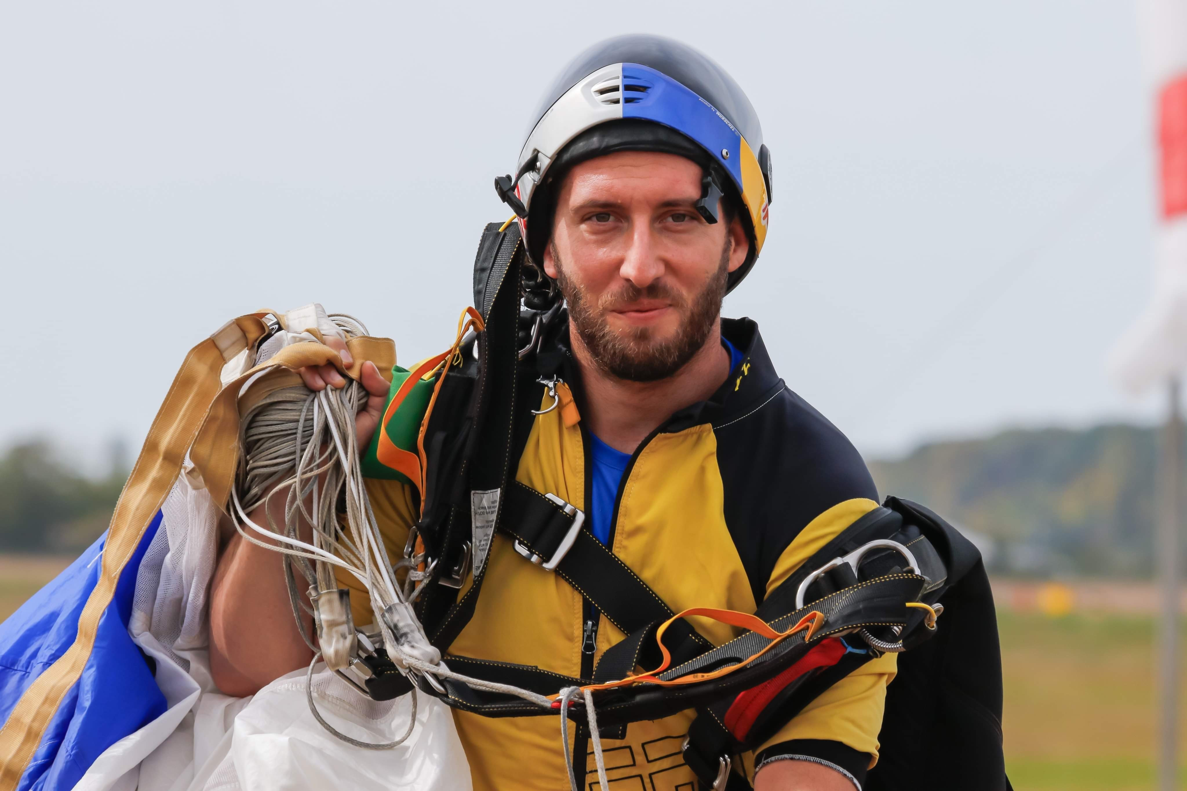 Mihai Bobonete, Mihai Rait și Maria Popovici sunt prezentatorii Red Bull Flugtag, competiția mașinăriilor zburătoare