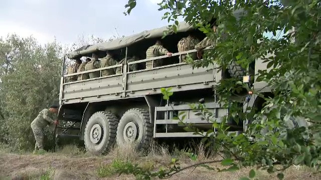 Zeci de militari caută rămășițele dronei care a căzut în localitatea Plauru din Tulcea. Reacția MApN după atacuri