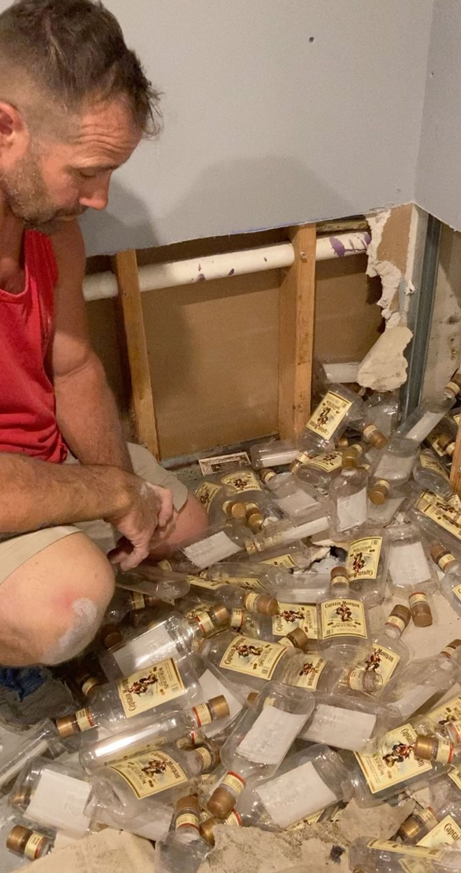 Descoperirea șocantă făcută de un cuplu în peretele noii lor case. Fostul proprietar i-a contactat și le-a spus tot adevărul