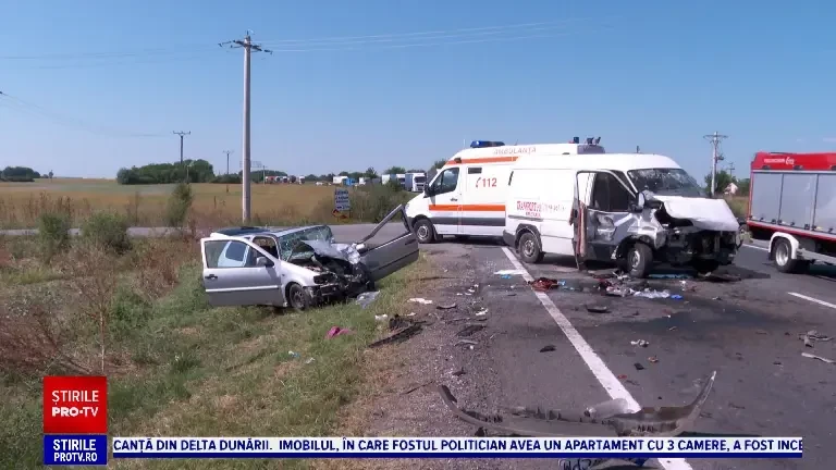 O auto-utilitară a intrat într-o mașină după ce a intrat brusc pe contrasens, în Arad. Ce se întâmplase înainte