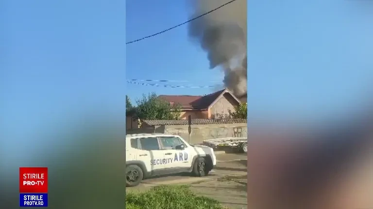Locatarii blocurilor incendiate din Craiova, nervoși pe pompieri. „Când văd furtunele sparte, ce poți să spui?”