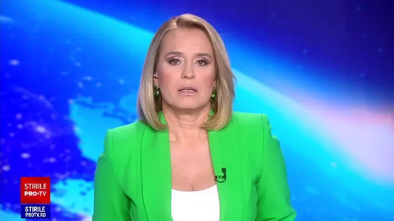 Scene șocante pe litoral. Momentul în care un bărbat este luat de curenți și purtat în larg de valuri | VIDEO