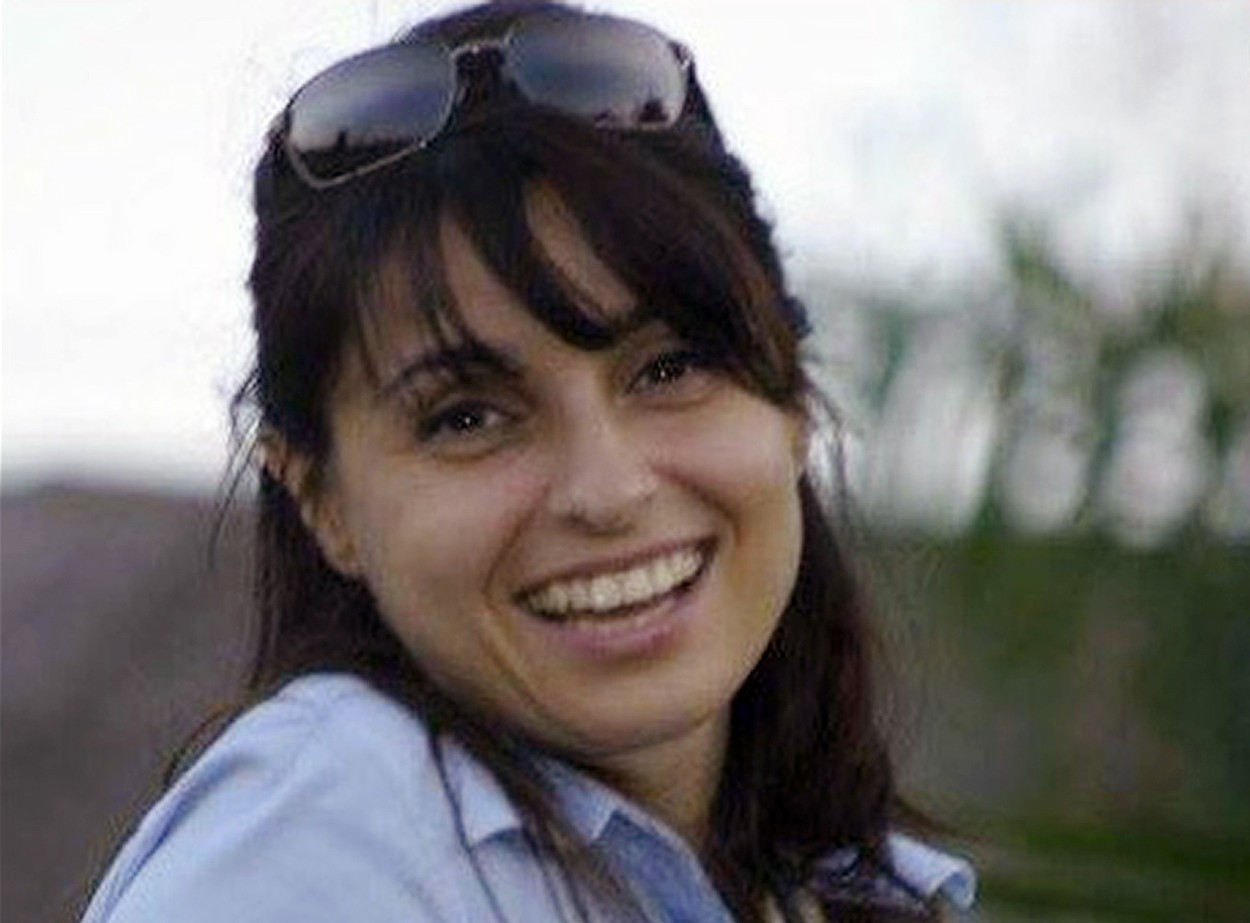 O femeie a fost ucisă cu sânge rece, iar trupul ei a fost dat de mâncare la porci. Era mama a trei copii și locuia la o fermă