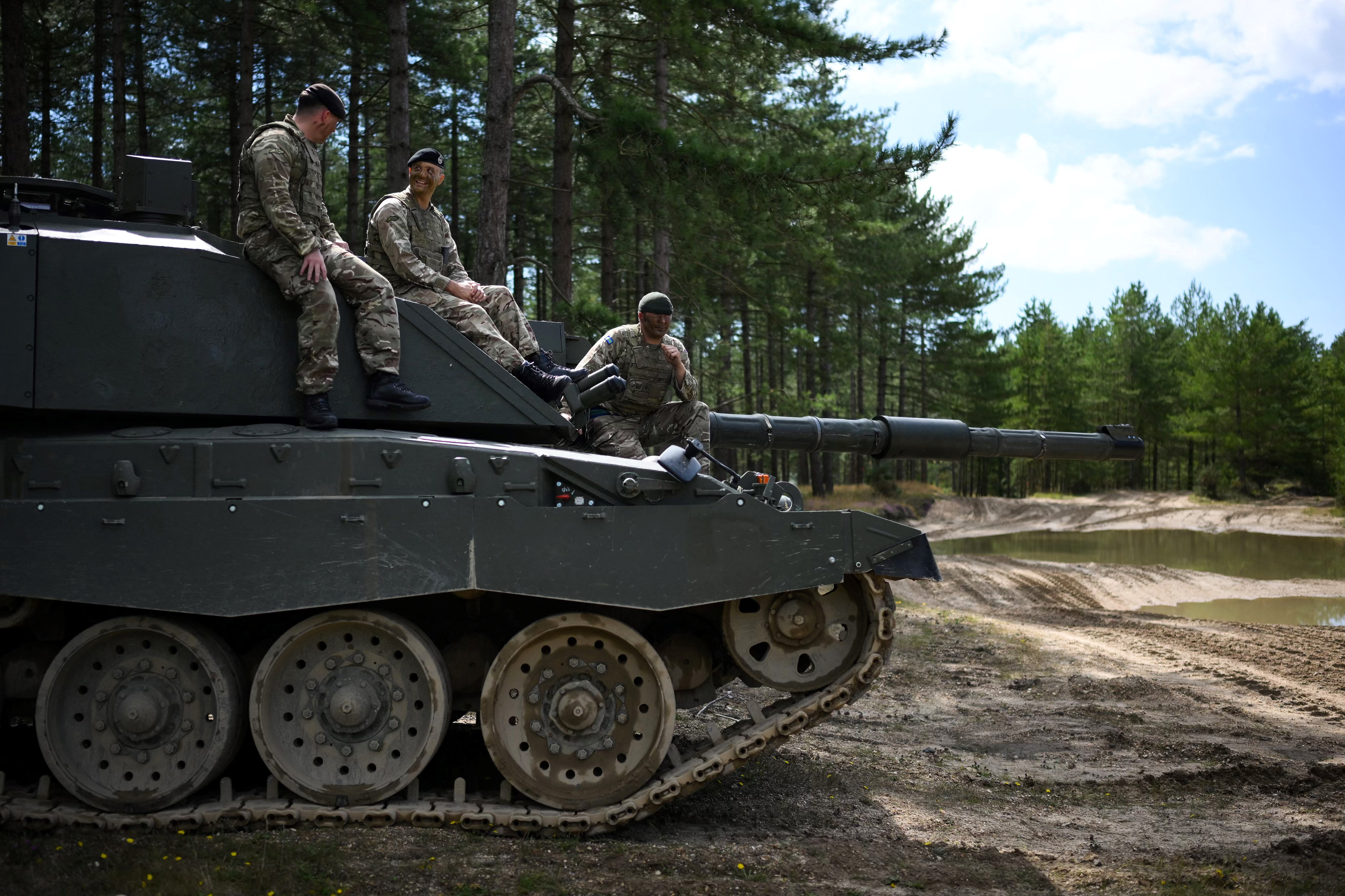 Armata britanică va monitoriza Marea Neagră pentru a descuraja Rusia să lovească navele comerciale