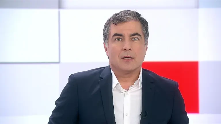 România, țara în care se toacă milioane din bani publici pentru ca angajații să joace Solitaire. „Fă-te că lucrezi!”