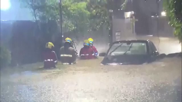 Inundații grave în Hong Kong, după cea mai puternică ploaie din ultimii 140 de ani. Peste 100 de oameni au ajuns la spital