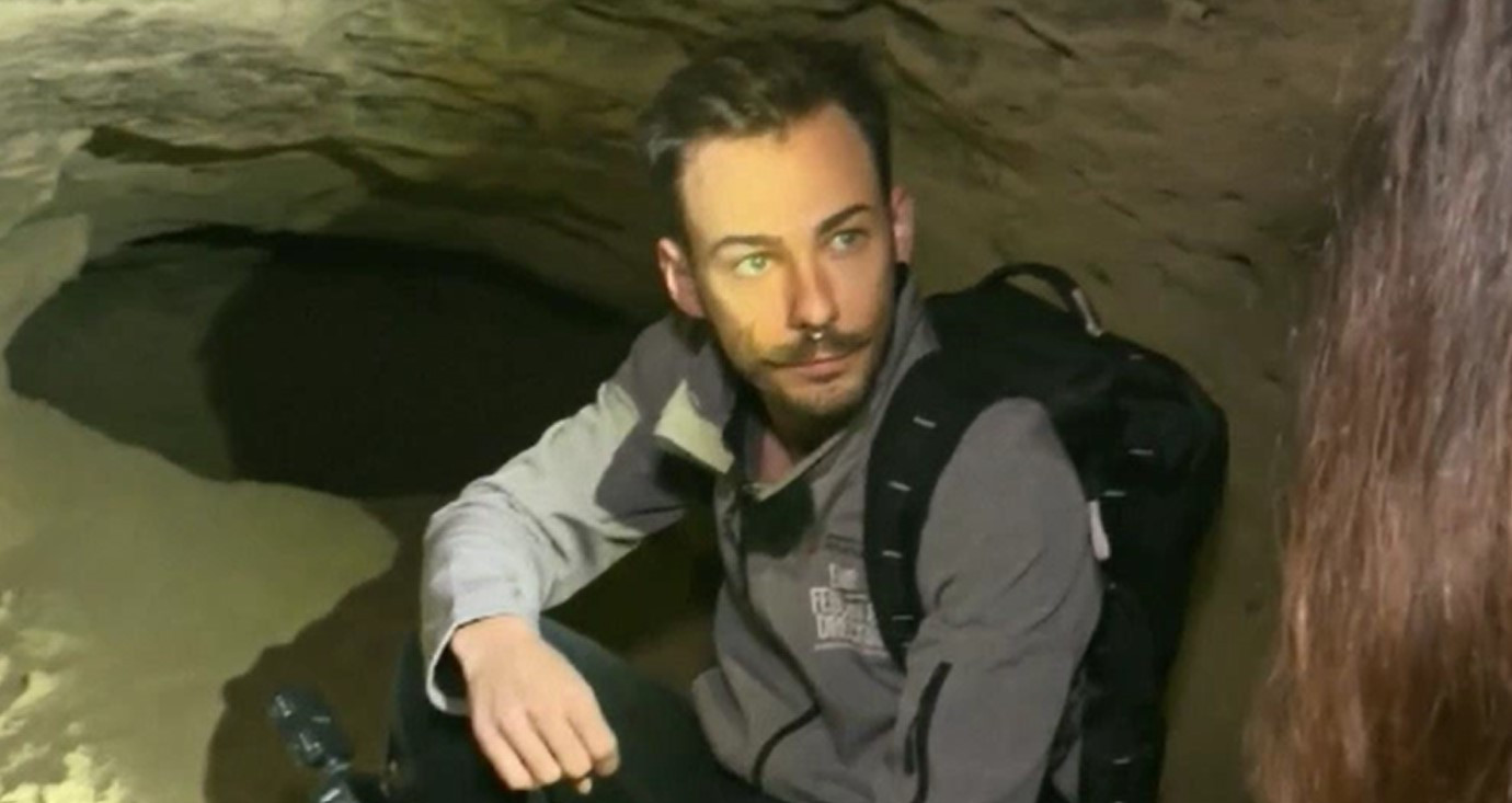 Un tânăr a devenit celebru pe rețelele de socializare datorită unei pasiuni ieșite din comun. Ce face alături de iubita lui