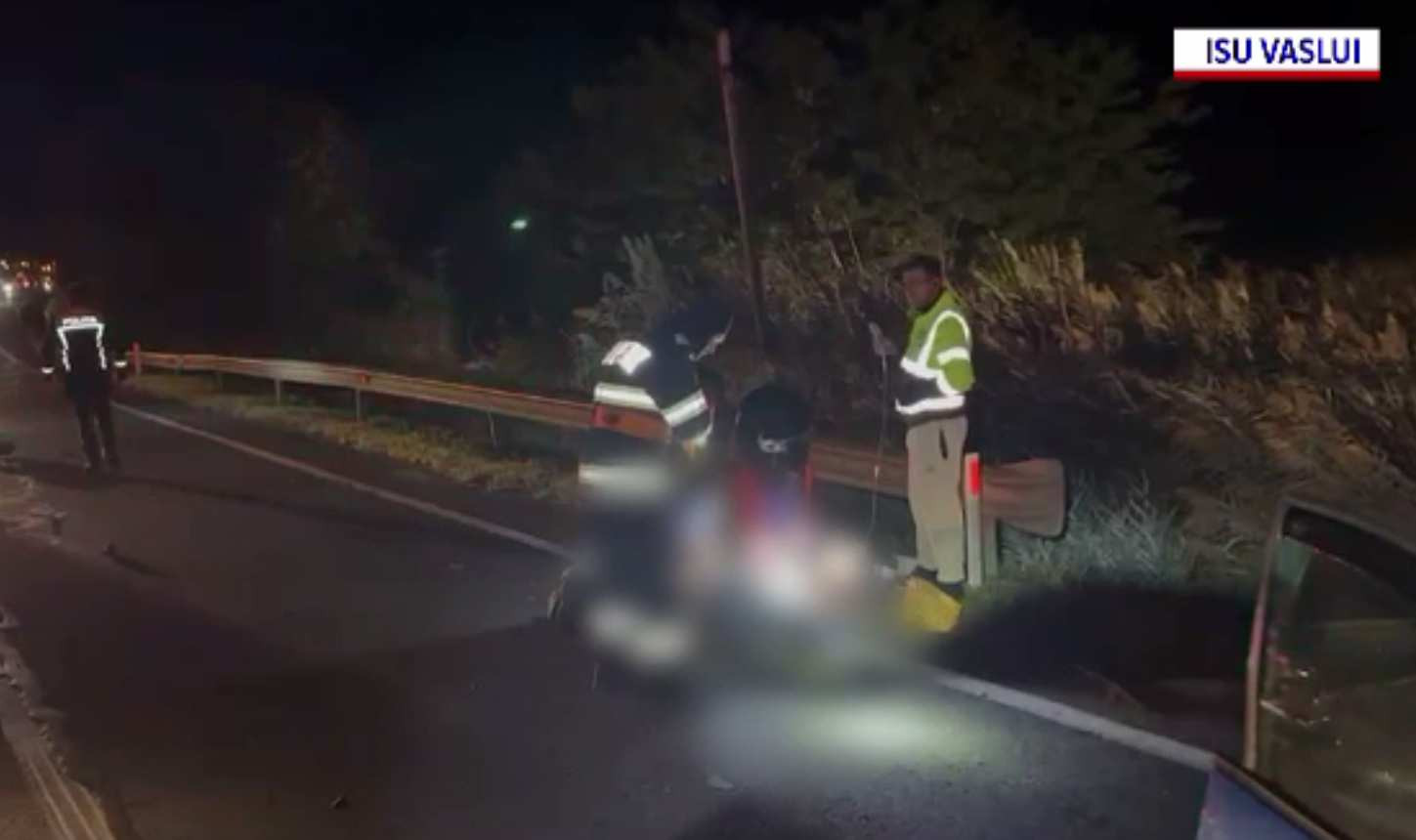 Accident teribil cu doi morți, la Vaslui. O mașină a lovit un cap de pod, apoi alt autoturism, oprindu-se într-un autocar