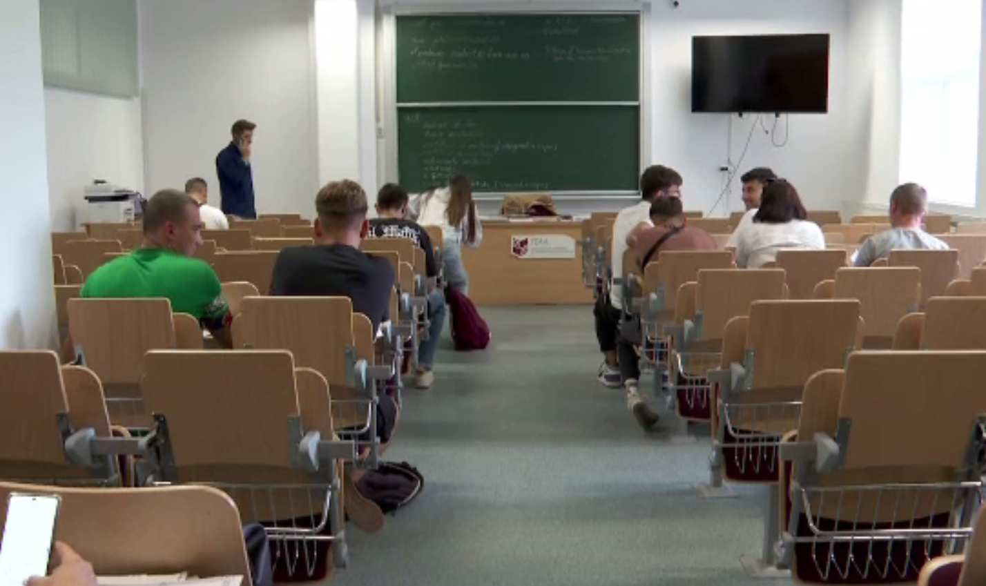 Specializări noi la facultățile din țară, în sesiunea de admitere din toamnă: „Criminalistică și Inteligența Artificială”