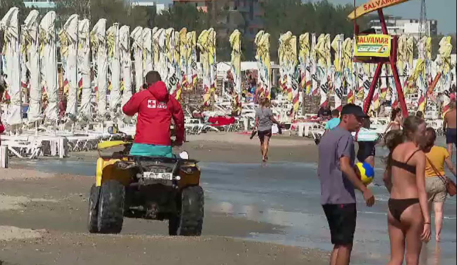 Vacanța continuă pe litoral, chiar dacă începe școala. Unii turiști și-au prelungit sejurul