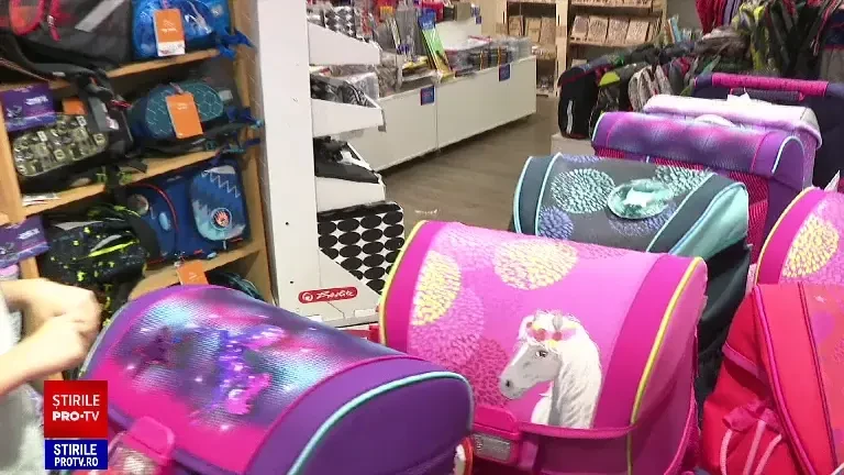 Goana după rechizite, în magazine. Cât a alocat în medie o familie pentru aceste cumpărături