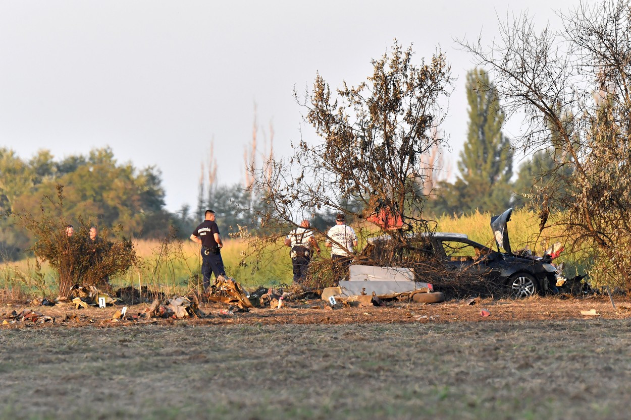 Un avion de mici dimensiuni s-a prăbuşit în Ungaria, în timpul unui show aviatic. Sunt mai mulți morți și răniți