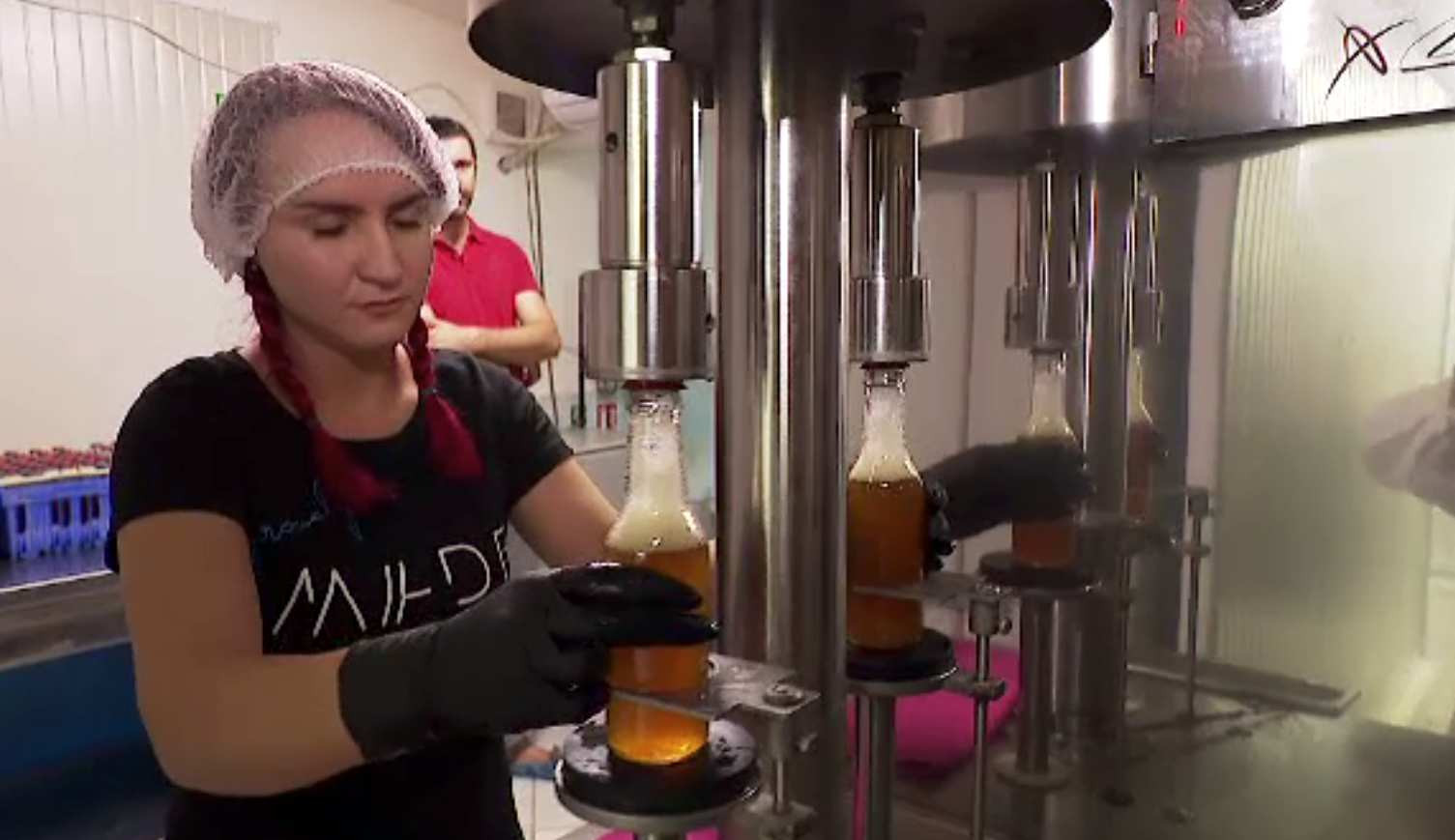 Băuturile artizanale cuceresc piața românească, în ciuda prețului piperat. Se folosesc condimente și plante aromatice