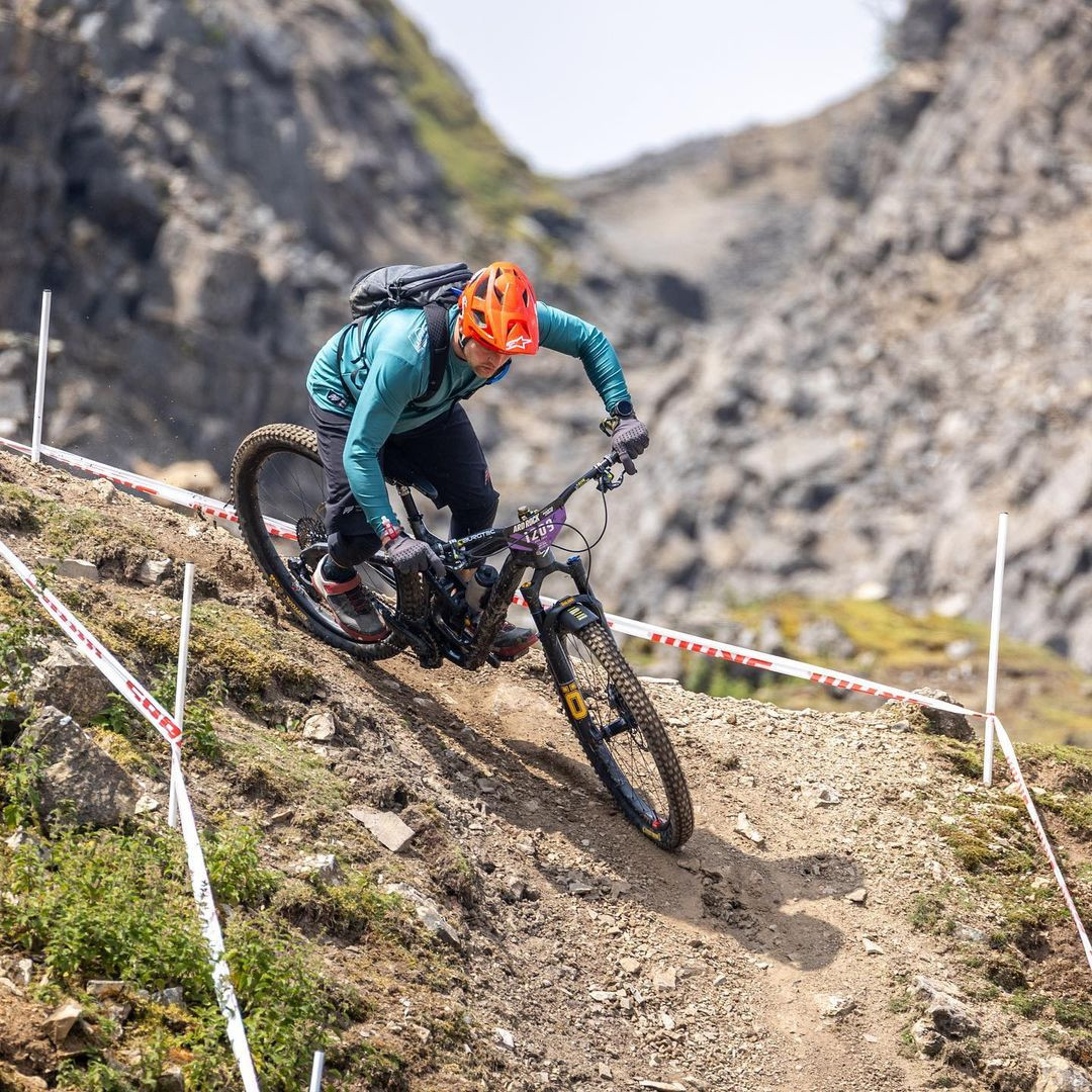 Un ciclist a cheltuit 7.000 de euro și a condus peste 1.700 km ca să-și găsească bicicletele furate. Poliția nu l-a ajutat