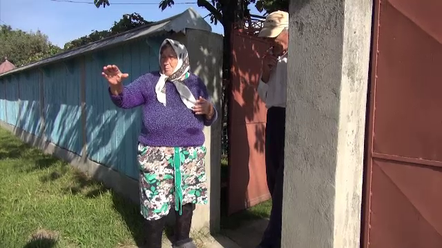 Bătrâni din Bacău lăsați fără economiile de-o viață de doi escroci: „Nu mai am nici cu ce lua o pâine”. Cum acționau hoții