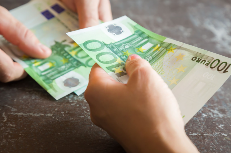 (P) A fost găsită cea mai avantajoasă modalitate de a trimite bani în România din străinătate. Este vorba de Profee