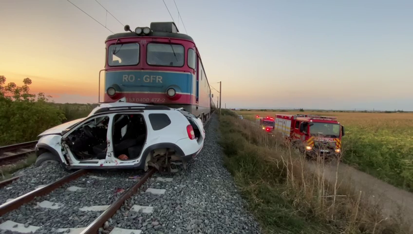 Trei persoane au murit, după ce mașina lor a fost lovită de tren, în Țintești. Traficul feroviar e blocat | VIDEO